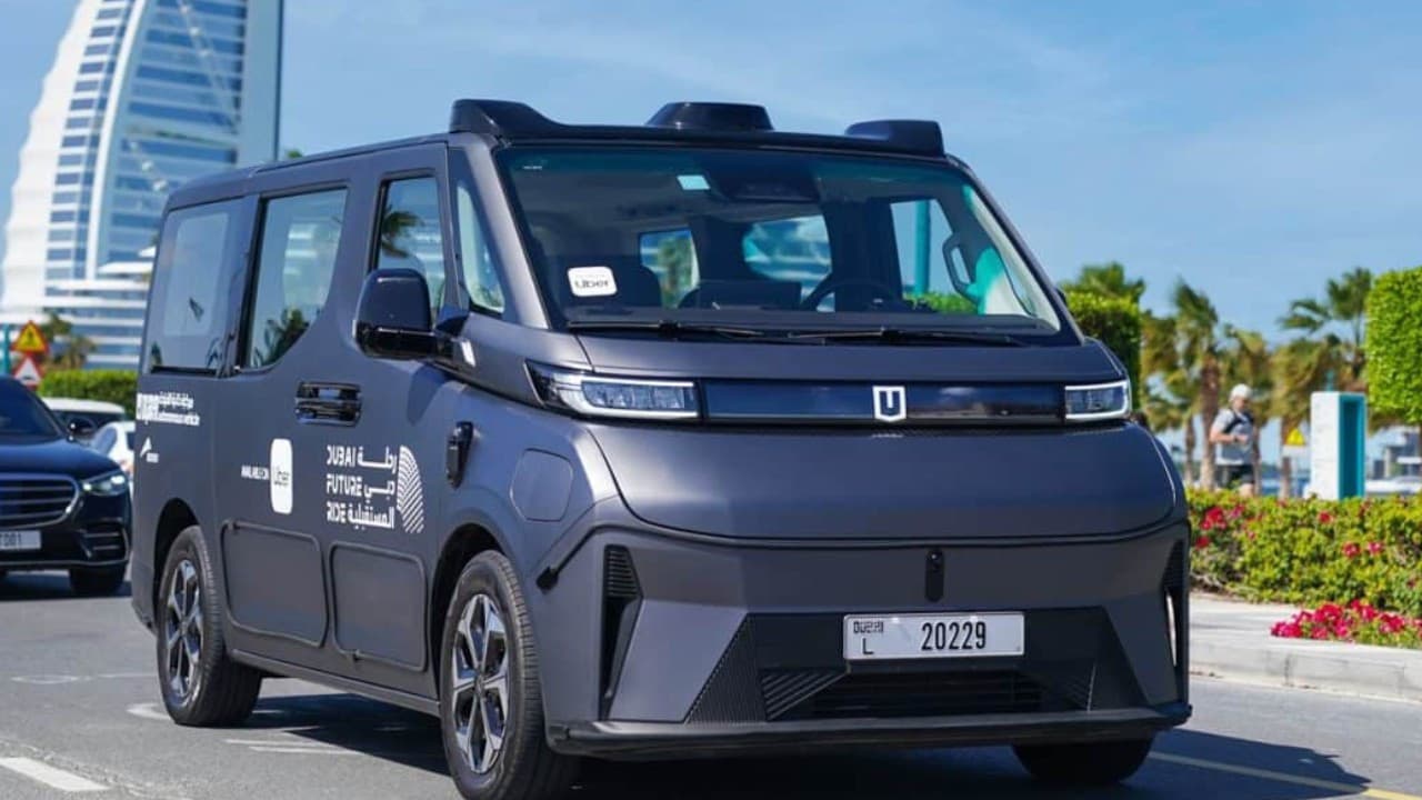 Dubai'de robot taksiler 4 milyon kilometre yol aldı