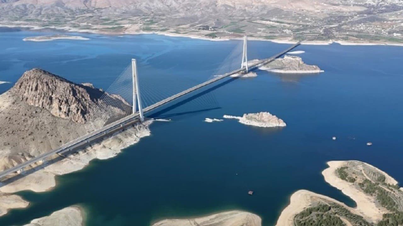 Bakan Uraloğlu'ndan Fırat geçişi için büyük proje müjdesi
