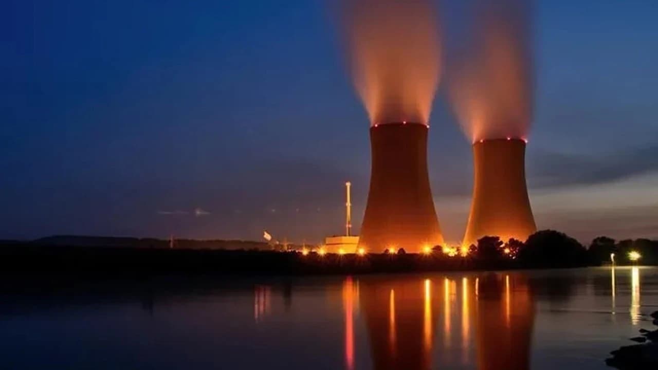 İtalya nükleer enerjiye dönüş için yasa çıkardı