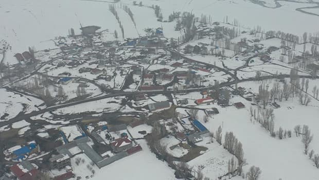 Mart kapıdan baktırdı: Kar kalınlığı yarım metreyi aştı