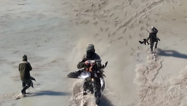 Yüzsüzlüğün böylesi! Suçüstü yakalanınca ekiplere ve drona ateş açtılar