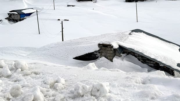 Bölge kara gömüldü: Takvimler 'ilkbahar' ama zemheri kışı yaşıyorlar