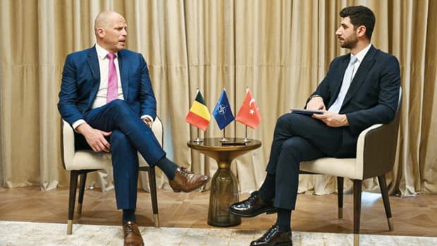Belçikalı Bakan Anıtkabir'de Atatürk'e saygı duruşunda bulundu