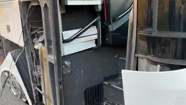 Bursa'da otobüs kazasında muavin yaralandı