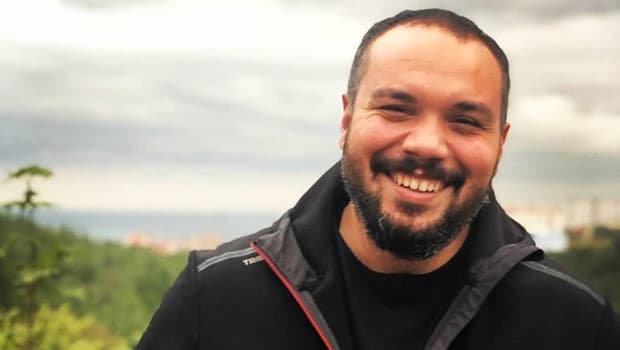 Beyin cerrahı Yunus Emre Durmuş evinde hayatını kaybetti