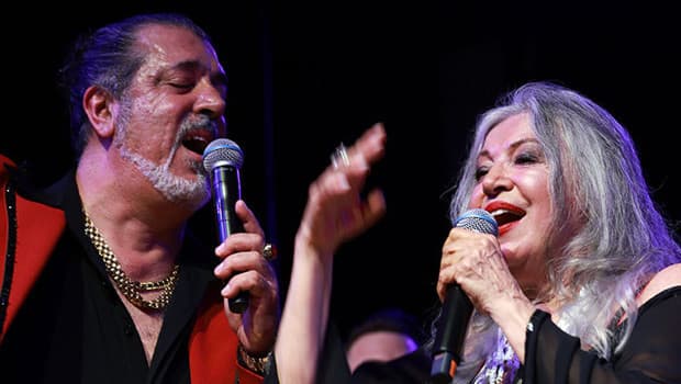 Seyyal Taner ve Teyfik Rodos, Ankara ve İzmir'de nostaljik müzik ziyafeti sundu