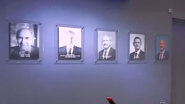 Kemal Kılıçdaroğlu'nun fotoğrafları CHP Genel Merkezi'nde yeniden asıldı