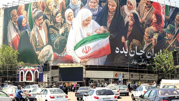 ABD ve İran arasında müzakereler devam ederken hava saldırıları gerçekleşti