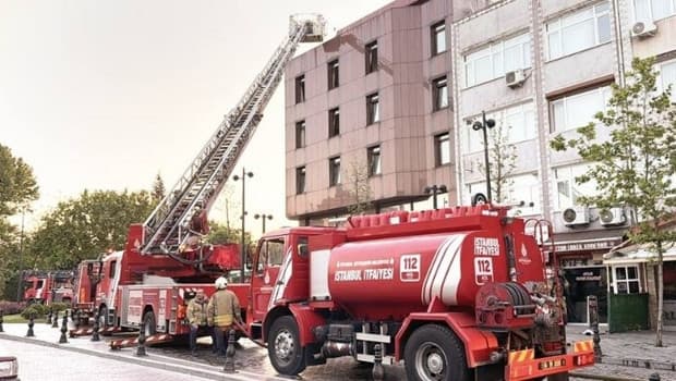 İstanbul'daki otelde yangın: 32 yaşındaki erkek hayatını kaybetti