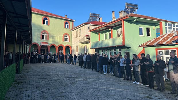 Ordu'da bayram namazı sonrası uzun kuyruklar oluştu