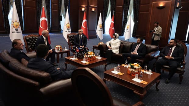 Siyasi partiler bayramda bir araya geldi
