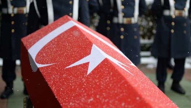 Tuzla'daki trafik kazasında yaralanan polis memuru hayatını kaybetti