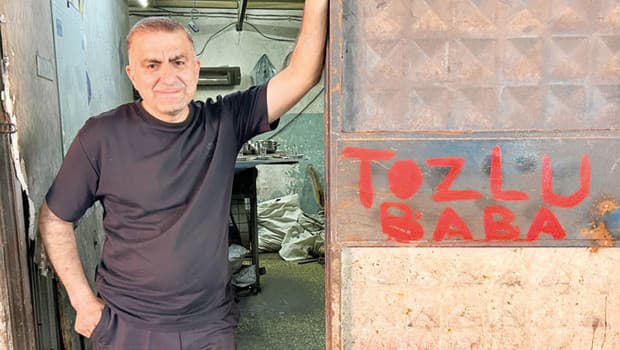 Ümraniye'de Atölyede Eski Mutfak Eşyaları Yeniden Kullanıma Kazandırılıyor