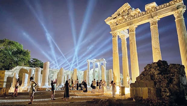 Müzeler gece ziyaretine açıldı