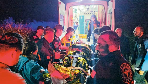 Yamaç paraşütüyle düşen sağlık personeli 5 saat sonra kurtarıldı