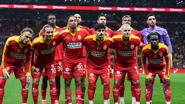 Galatasaray'da iki önemli futbolcunun takımdan ayrılması bekleniyor