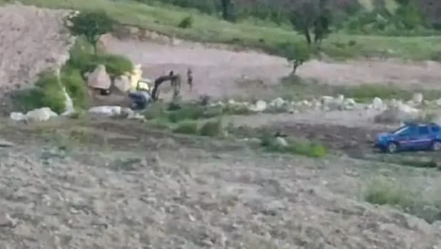 3 yaşındaki Muhammed, babasının kepçesinin altında kalarak hayatını kaybetti.