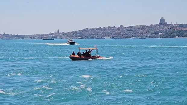 İstanbul Boğazı'nda cansız beden bulundu, arama çalışmaları devam ediyor