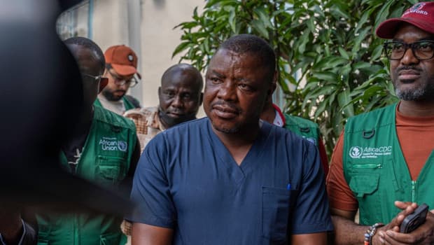 Ebola'yı yenen hemşire, ölüm tehditleri alıyor