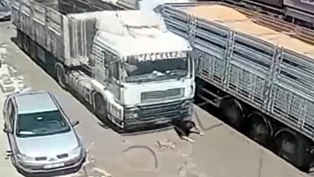 Edirne'de TIR çarpan yaya hayatını kaybetti