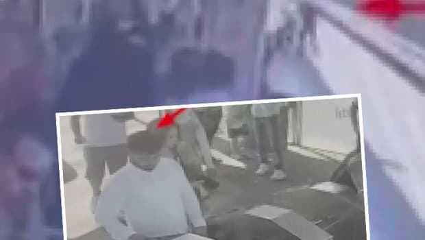 Metrobüste tartışma kanlı bitti: Baba ve oğlu bıçakladı