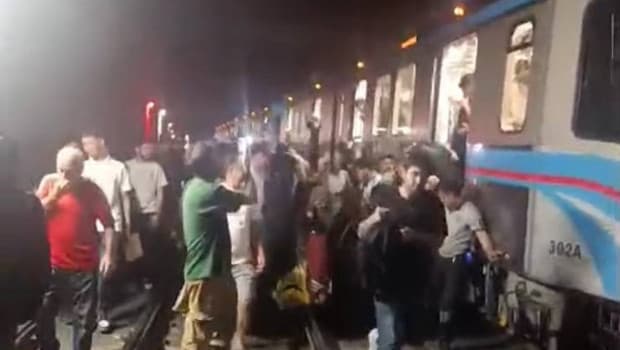 Gaziosmanpaşa'da trafoda yangın tramvay seferlerini durdurdu