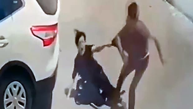 Platonik aşık, sokakta eski sevgilisini bıçakladı