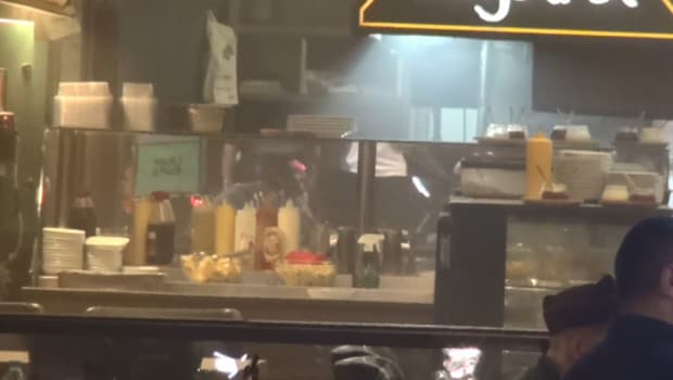 Silivri'de restoranda yangın: 5 kişi dumandan etkilendi
