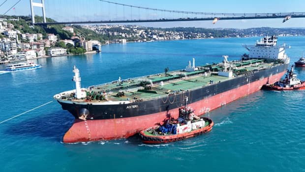Kamerun bayraklı 'Asteri' tankeri İstanbul Boğazı'ndan geçti
