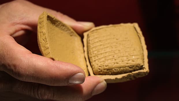 4 bin yıllık çamur zarfta korunan tablet Kayseri'de sergileniyor