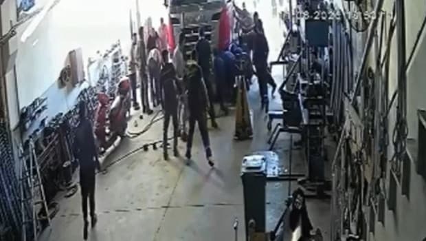 Aksaray'da TIR'ın altında kalan baba ve oğlu komşular tarafından kurtarıldı