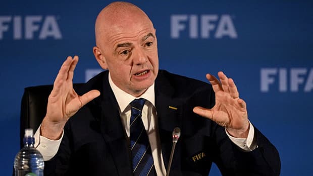 FIFA, transfer sistemine yeni kurallar getiriyor