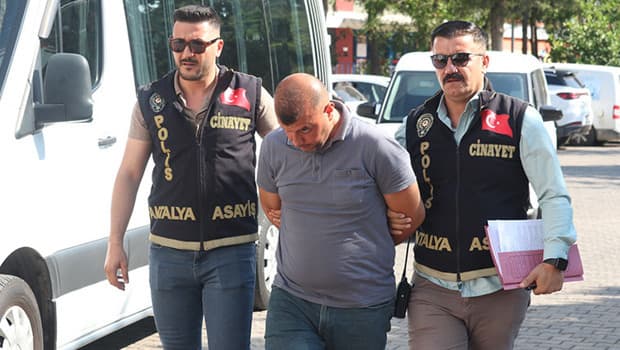 Antalya'da tayin tartışması sonucu öğretmen eşi ve kayınpederini öldürdü