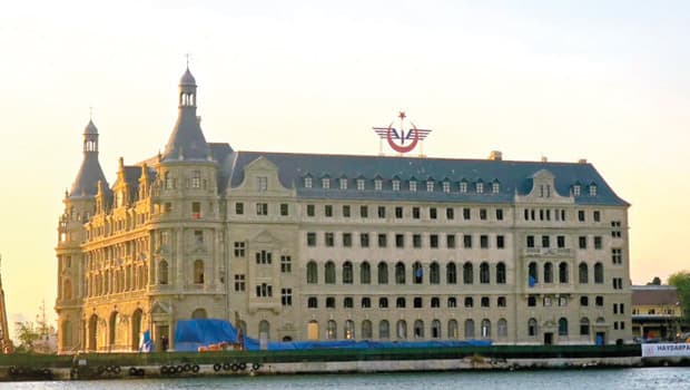 Haydarpaşa Garı'ndaki restorasyon çalışmalarında üç cephe tamamlandı
