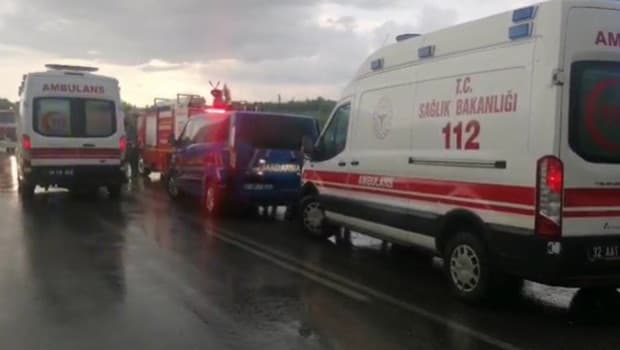 Isparta'da tur minibüsü devrildi: 4 ölü, 15 yaralı