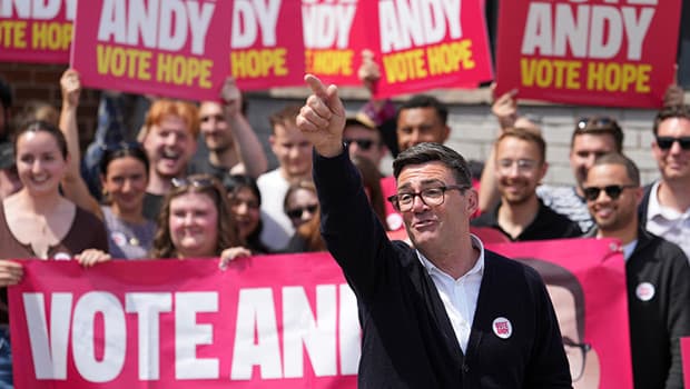Andy Burnham, İngiltere'nin başbakanlık adayı olarak öne çıkıyor