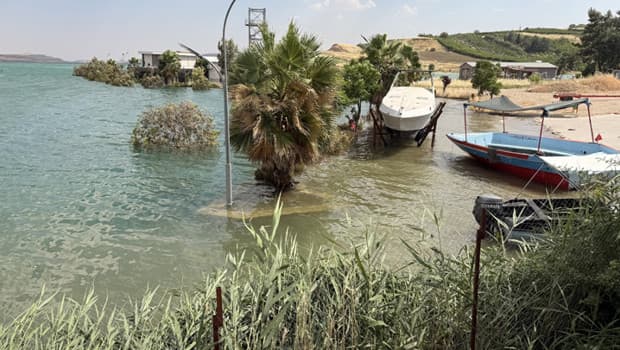 Adıyaman'da baraj su seviyesi yükseldi, yürüyüş yolları ve restoranlar su altında kaldı