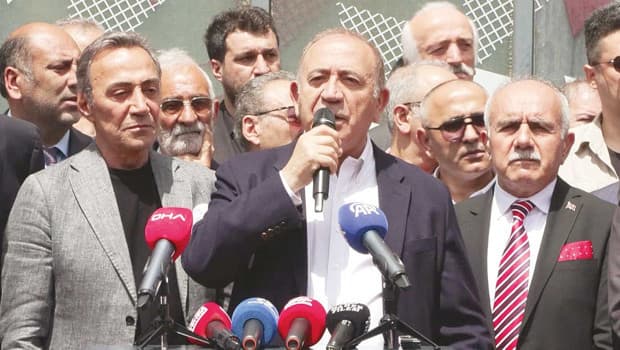 Gürsel Tekin İstanbul'da görevine devam ediyor