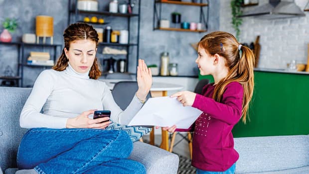 Telefon bağımlılığı çocuklarda kaygı yaratıyor