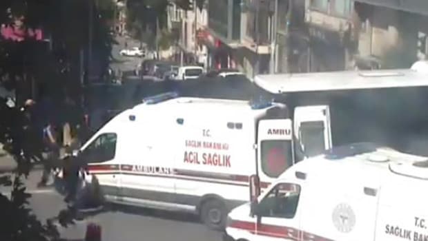 İETT otobüsü ambulansa çarptı, 5 kişi yaralandı