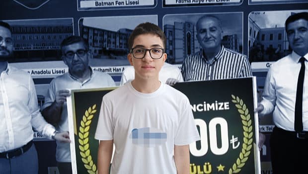 LGS'de tam puan alan Muhammed'e 500 bin lira ödül verildi