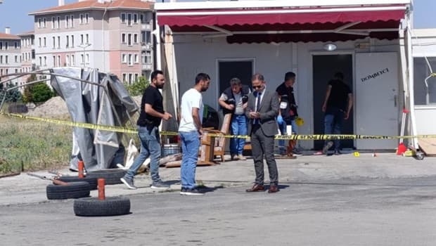 Afyonkarahisar'da minibüs durağına silahlı saldırı: 1 ölü, 1 ağır yaralı