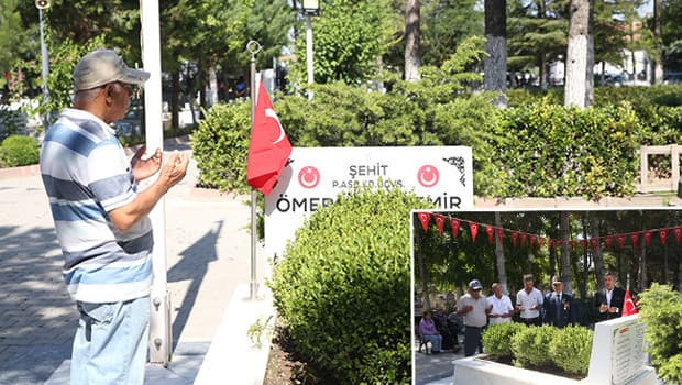 Şehit Ömer Halisdemir'in kabrinde ziyaretçi yoğunluğu