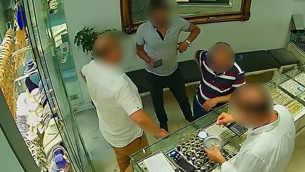 Antalya'da kuyumculara sahte altın diş satan 4 kişi yakalandı