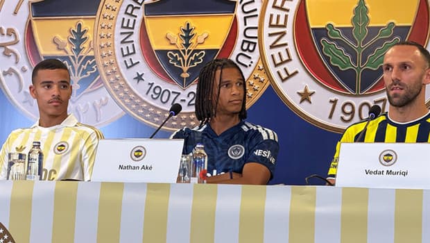 Fenerbahçe yeni transferleriyle imza töreni gerçekleştirdi