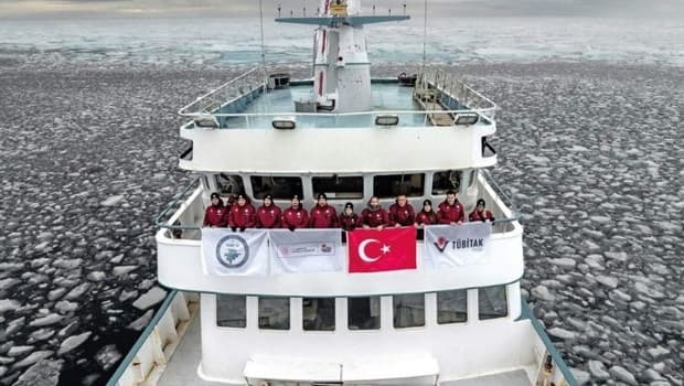 Türk araştırmacılar deniz buzu hattına ulaştı