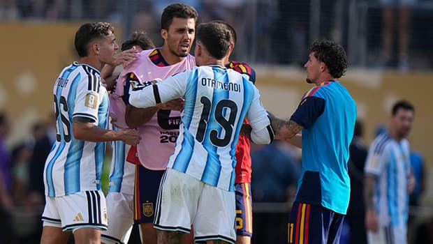 Otamendi, Rodri'ye Dünya Kupası sonrası sert tepki gösterdi