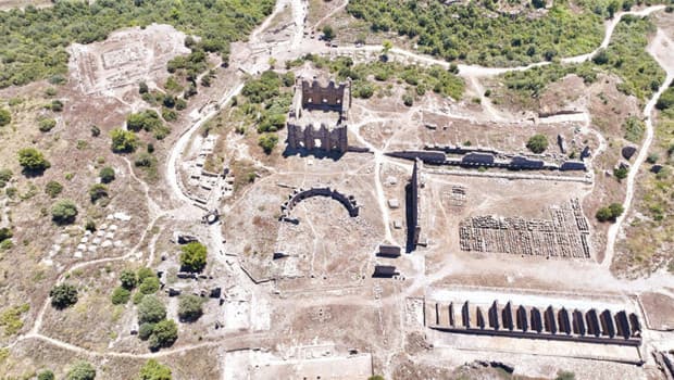 Aspendos Antik Kenti'nde 2000 yıllık cadde bulundu
