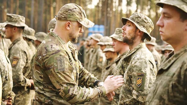 Ukrayna'da asker alımında artan tartışmalar ve saldırılar