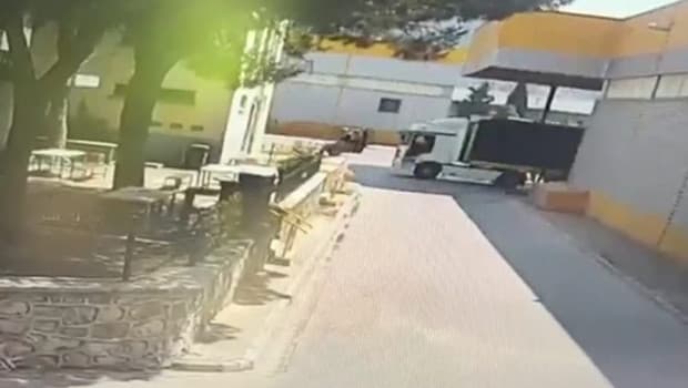 İzmir'de forklift kazasında kadın sürücü hayatını kaybetti